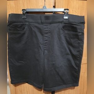 XXL DKNY Jeans black pull on shorts
